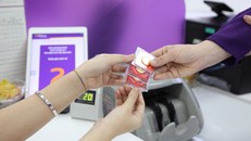 Ngày Thần Tài: Khách hàng háo hức xuất tiền, ngân hàng nhộn nhịp