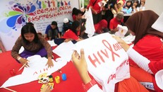 Một chương trình nâng cao ý thức về bệnh HIV/AIDS ở Jakarta, Indonesia.
