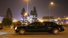 Đoàn xe đón Tổng thống Trump đã đến sân bay Nội Bài