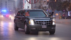 Đoàn xe chở Tổng thống Trump đến khách sạn Metropole. 