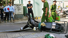 Công an có mặt khám nghiệm hiện trường.