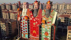 Khách sạn xây trên nghĩa địa, tạo hình theo thần Phúc, Lộc, Thọ để trừ tà