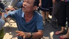 Tài xế Lexus tông vào đoàn đưa tang. (Ảnh: PLO)