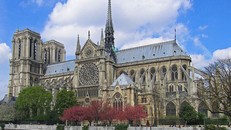 Nhà thờ Đức Bà Paris còn có tên gọi khác là gì?