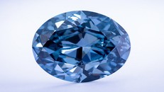 Viên kim cương xanh hình bầu dục ở Botswana. Ảnh: IDEX ONLINE