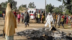 Hiện trường một vụ tấn công ở Maiduguri, Nigeria ngày 15/3/2017. (Ảnh: AFP/TTXVN)