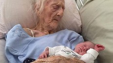 Cụ bà 101 tuổi hạ sinh đứa con thứ 17