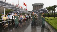 Hơn 45.000 lượt khách vào Lăng viếng Chủ tịch Hồ Chí Minh