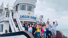 'Hot' như bến tàu du lịch mới tại Bãi Cháy