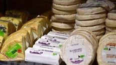 Phomát được bán tại siêu thị ở Saintes, miền Tây nước Pháp. (Nguồn: AFP/TTXVN)