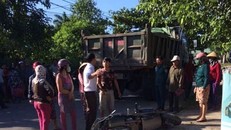 Quảng Trị: Va chạm giữa xe ben và xe máy, 3 mẹ con thương vong