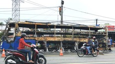 Hiện trường xe khách giường nằm bị cháy rụi ở Sóc Trăng. - Ảnh: Báo Thanh Niên