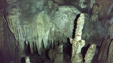 Phát hiện hệ thống hang động thạch nhũ tuyệt đẹp ở miền Tây Quảng Trị