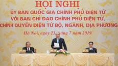 Thủ tướng Nguyễn Xuân Phúc và các Phó Thủ tướng Trương Hòa Bình, Vũ Đức Đam tại Hội nghị trực tuyến Ủy ban quốc gia về Chính phủ điện tử. Ảnh: VGP/Quang Hiếu