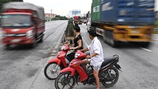 Những pha qua đường thót tim trên tuyến quốc lộ 'tử thần'