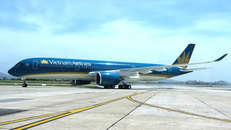 Máy bay hạ cánh khẩn cấp để cứu hành khách bị thương