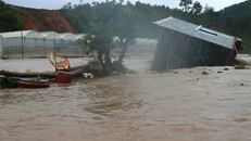 Giải cứu 41 người bị nước lũ bao vây tại Lâm Đồng