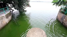 Hai cửa xả ở phố Trích Sài (Tây Hồ) mở cửa xả nước vào sông Tô Lịch sáng 9/7. Ảnh: Vnexpress