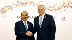 Thủ tướng Nguyễn Xuân Phúc gặp Thủ tướng Australia Scott Morrison ở G20, tổ chức tại thành phố Osaka của Nhật Bản. (Ảnh: TTXVN)