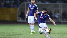 Mục kích Quang Hải tái hiện 'cầu vồng tuyết' Thường Châu trên sân Hàng Đẫy