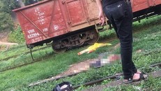 Bò qua đường sắt lúc say, người đàn ông bị tàu hoả đâm tử vong