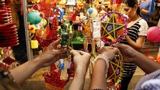 Lung linh sắc màu phố lồng đèn Lương Nhữ Học