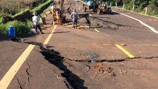 Toàn cảnh đoạn đường tránh 250 tỷ bị hư hỏng nghiêm trọng