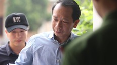 Ông Trần Đức Quý, phó chủ tịch UBND tỉnh Hà Giang tới tòa sáng 18/9. - Ảnh: VOV