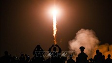 Tàu không gian Soyuz MS-13 của Nga mang theo 3 phi hành gia rời bệ phóng ở sân bay vũ trụ Baikonur của Kazakhstan tối 20/7/2019. Ảnh: AFP/TTXVN