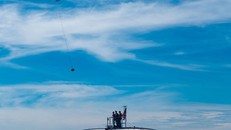 Mỹ lần đầu sử dụng UAV tiếp tế cho tàu ngầm