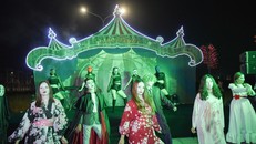 Đu đưa cùng ma quỷ trong lễ hội ma 'khủng' nhất tại Phúc Yên