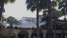 Đám cháy bùng phát từ biệt thự nằm ngay ở quận trung tâm TP Đà Nẵng. - Ảnh: Dân Trí