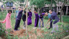 Trường đại học Phú Xuân tuyên bố không nhận hoa, thay vào đó họ mong muốn nhận được cây xanh. - Ảnh: Người Đưa Tin