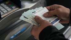 Lãi hàng nghìn tỷ từ các loại phí chuyển khoản, rút tiền ATM