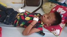 Bệnh nhi Núi điều trị tại Bệnh viện Nhi Thanh Hóa - Ảnh: Tuổi Trẻ