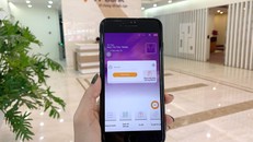 Ngân hàng nào đang tiên phong miễn nhiều loại phí cho khách hàng?