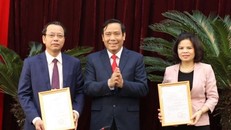 Phó Trưởng Ban Thường trực Ban Tổ chức Trung ương Nguyễn Thanh Bình trao quyết định cho đồng chí Nguyễn Hương Giang và đồng chí Nguyễn Quốc Chung.