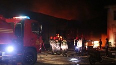 Cháy lớn tại khu công nghiệp gây thiệt hại hàng tỷ đồng. - Ảnh: Báo Nhân Dân