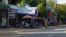 Người thân tổ chức mai táng cho bà N. - Ảnh: Thanh Niên 