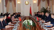 Chủ tịch Quốc hội Nguyễn Thị Kim Ngân hội kiến Thủ tướng Cộng hòa Belarus, Sergey Nikolayevich Rumas. (Ảnh: Trọng Đức/TTXVN)