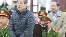 Ông Nguyễn Bắc Son và Trương Minh Tuấn trong phiên tòa. - Ảnh: TTXVN