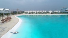 Vinhomes Ocean Park đạt kỷ lục ‘Khu đô thị có biển hồ nước mặn và hồ nước ngọt nhân tạo trải cát trắng lớn nhất thế giới’