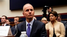 Cựu CEO Boeing Dennis Muilenburg. - Ảnh: NYT.