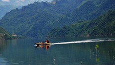 Sông Đà chảy vào tỉnh nào nước ta đầu tiên?