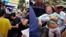 2 cháu bé mắc kẹt trong ô tô vì bố quên chìa khóa.