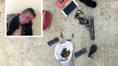 Đối tượng Chinh cùng súng và lựu đạn. - Ảnh: CAND