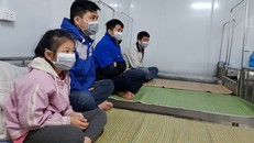 Những người tiếp xúc gần với bệnh nhân dương tính với virus corona được cách ly, theo dõi tại bệnh viện. - Ảnh: Dân Trí