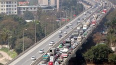 Hà Nội rào chắn nửa đường vành đai 3 trên cao để sửa chữa