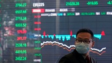 Các chỉ số của nền kinh tế Trung Quốc suy giảm vì dịch bệnh. - Ảnh: Guardian