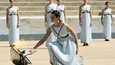 Nhật Bản: Người dân tập trung tại sự kiện thắp sáng ngọn đuốc Olympic bất chấp dịch Covid-19